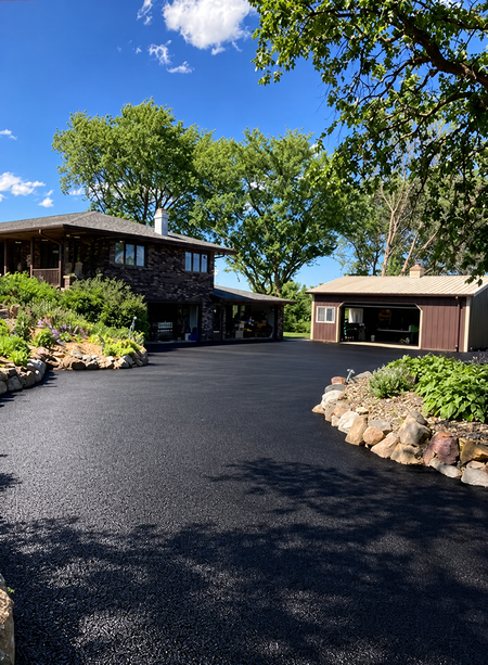 Des Moines G and H Asphalt residential commercial paving asphalt at a competitive price